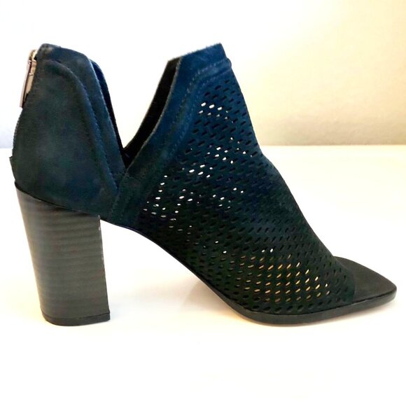 NWT VINCE CAMUTO Katnina Perforated Leather Bootie Peep-toe Black 7.5 MSRP $149 - Picture 1 of 9